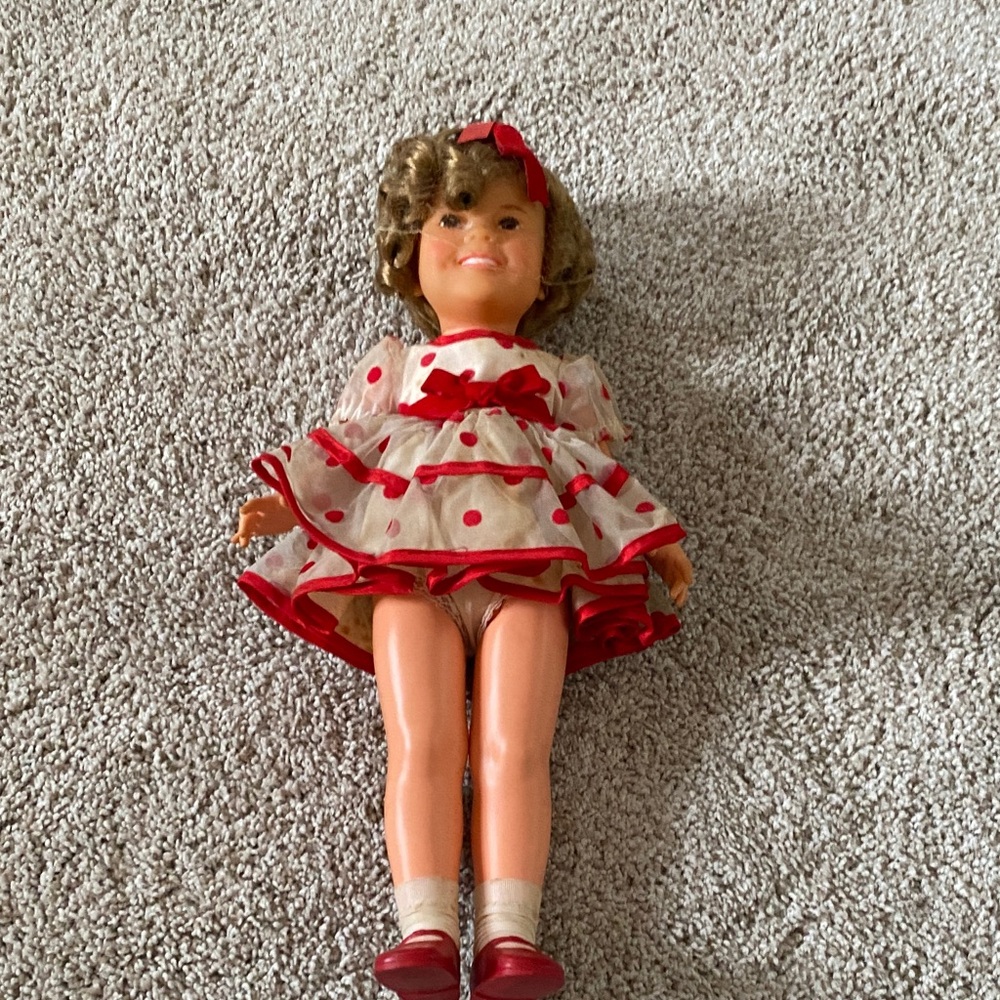 Vintage 1976 Shirley Temple doll
PRICE REDUCED